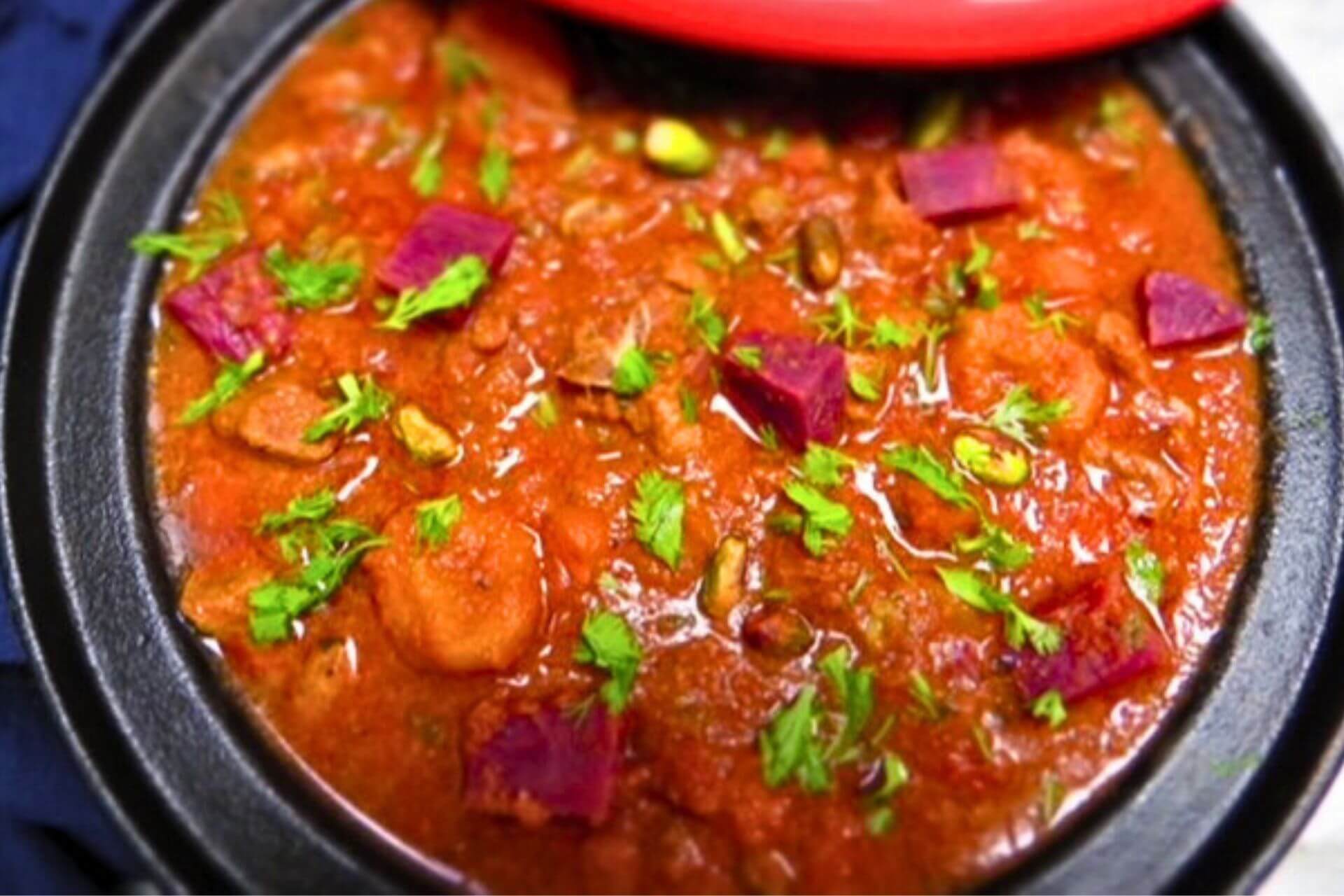 lamb tagine with apricots with a red lid