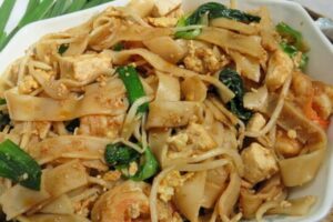 penang char kway teow with chives