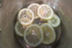 add the lemon slices and simmer