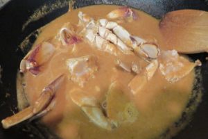 cook the Dungeness crab curry 