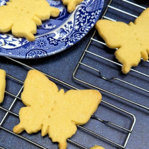 easy shortbread cookies on a wire rack