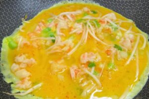 egg mixture with shrimp and bean sprouts