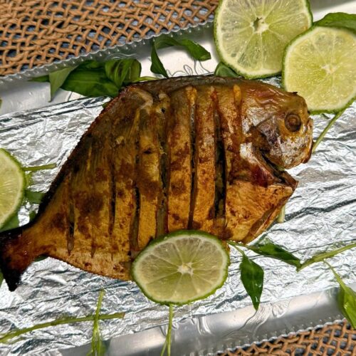 baked pomfret recipe with lime wedges