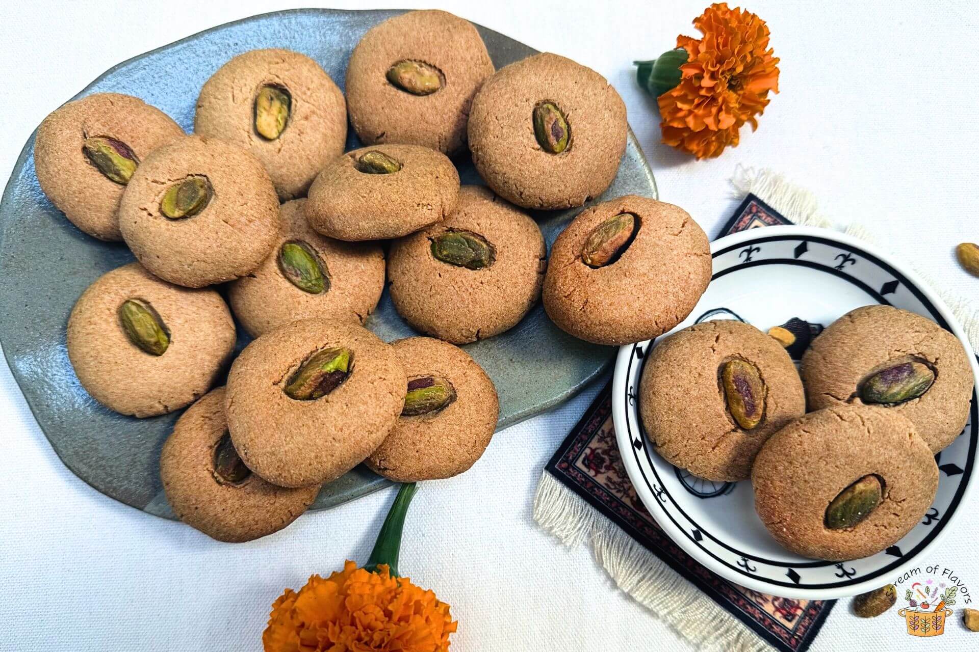 Ghraybeh cookies in plates 