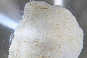 flour mixture resembles bread crumbs