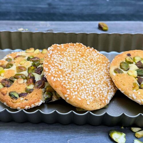 barazek cookies in a tray