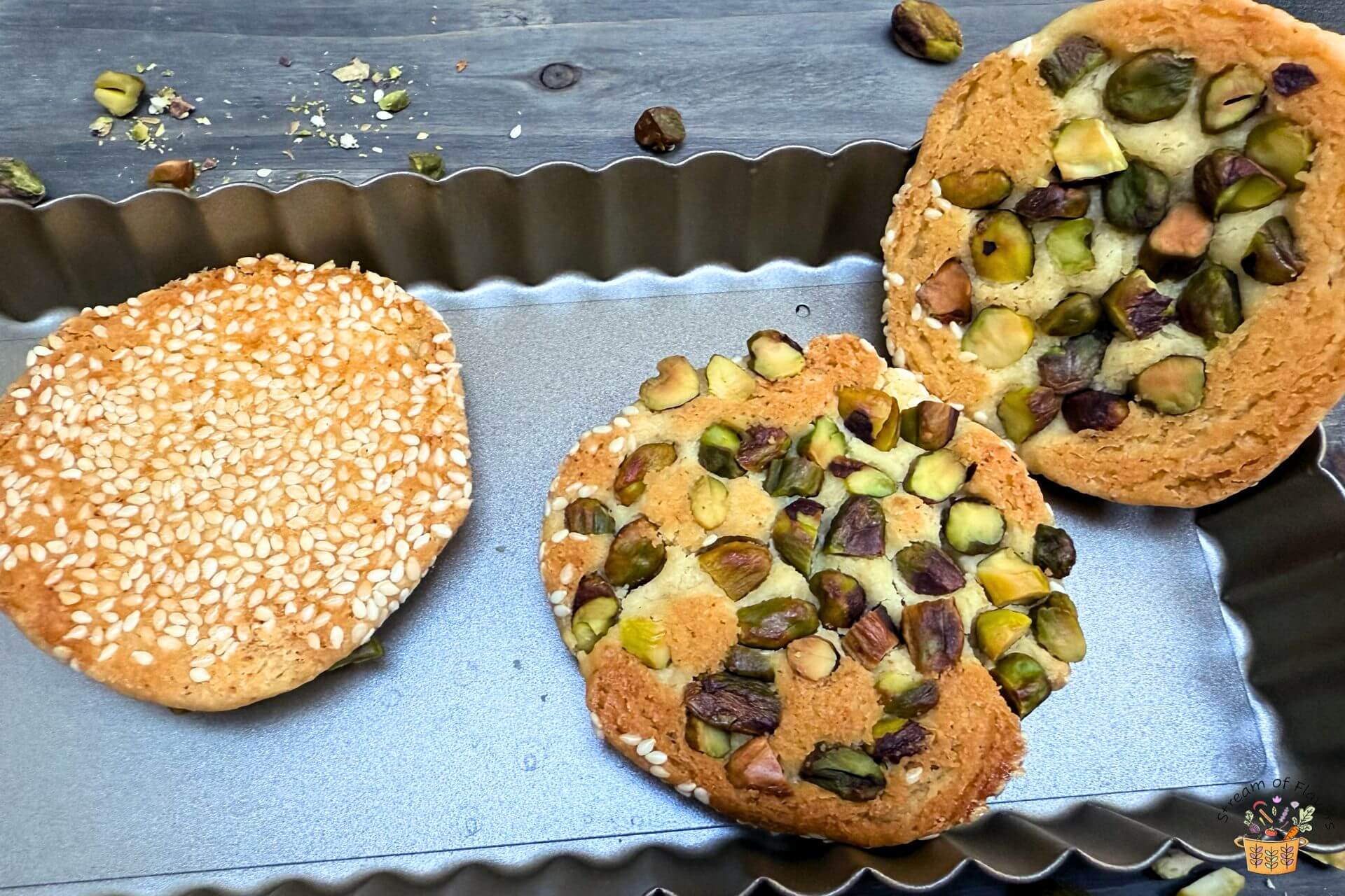 barazek cookies in a tray