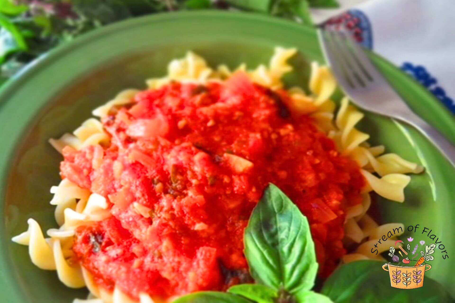 quick marinara sauce recipe on rotini pasta