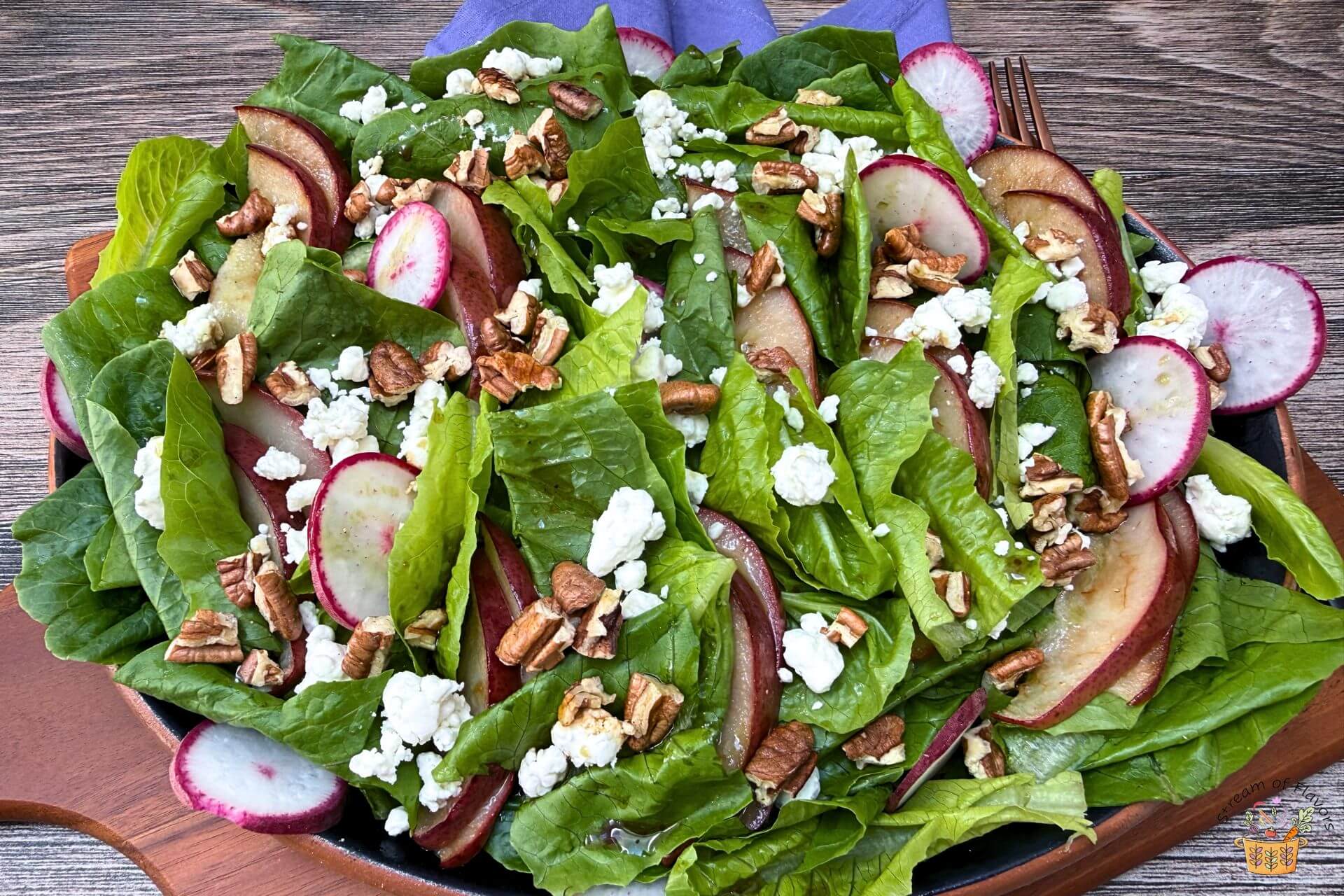 pear lettuce salad in a bowl